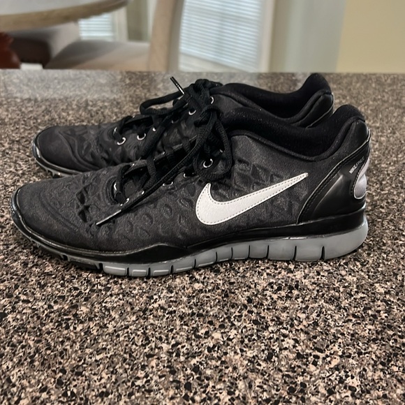 Nike training tennis shoe women’s size 9.5 black - Picture 11 of 14
